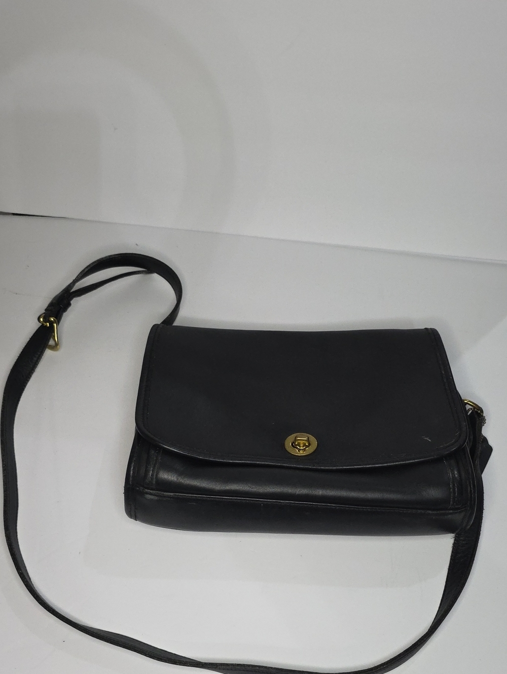 Classic Black Leather Crossbody Bag with Turn-Lock Closure